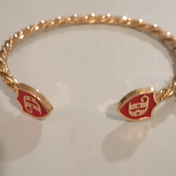 Disney goldtone bangle bracelet - Picture 2 of 4